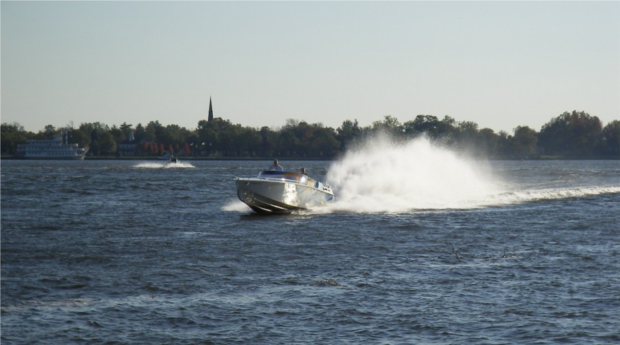 Boat big splash